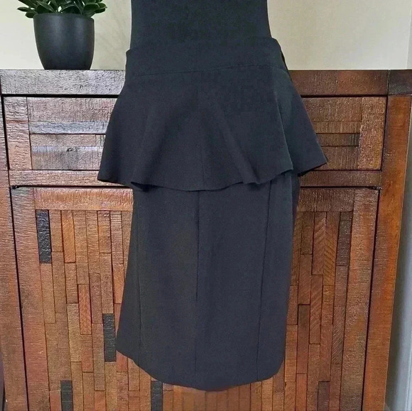 ❤️ Dynamite Black Skirt with Ruffle Size  Small - Picture 8 of 10
